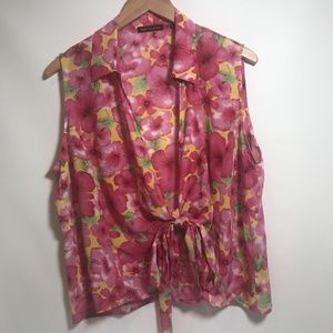 Violet and Claire Women's Sleeveless Blouse Floral